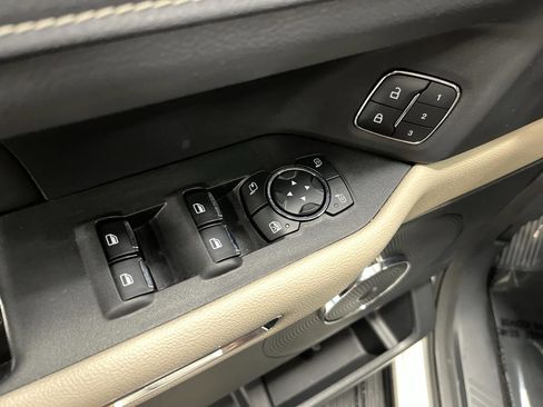 Used 2024 Ford Expedition XLT image 31