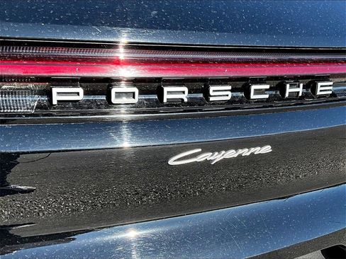 Used 2024 Porsche Cayenne image 22