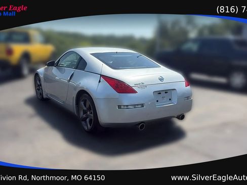 Used 2006 Nissan 350Z Enthusiast w/ (N93) Cargo Convenience Pkg RWD image 3