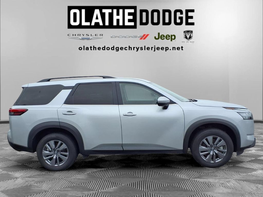 Used 2025 Nissan Pathfinder SV AWD/4WD image 31