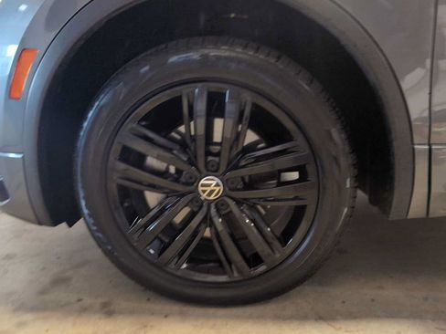 Used 2022 Volkswagen Tiguan SE R-Line AWD/4WD image 31