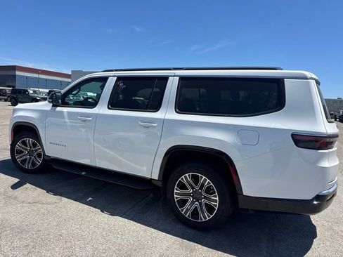 Used 2024 Jeep Wagoneer L Series II w/ Flexible Seating Group RWD image 8
