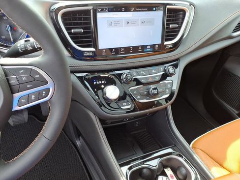New 2026 Chrysler Pacifica Pinnacle AWD/4WD image 15
