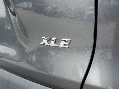 Used 2021 Toyota RAV4 XLE FWD image 7