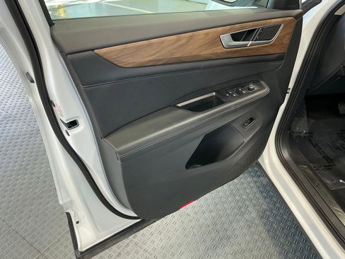 Used 2025 Volkswagen Atlas SE FWD image 36