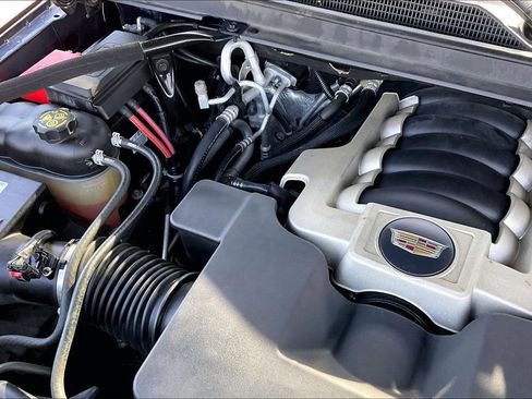 Used 2020 Cadillac Escalade Luxury image 32