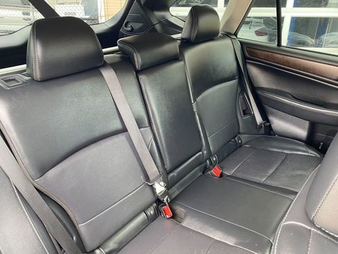 Used 2017 Subaru Outback 3.6R Limited image 16