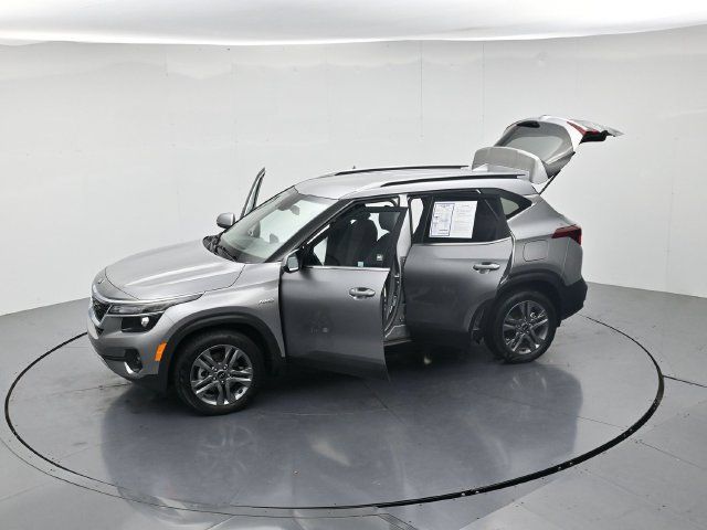Used 2021 Kia Seltos S AWD/4WD image 47