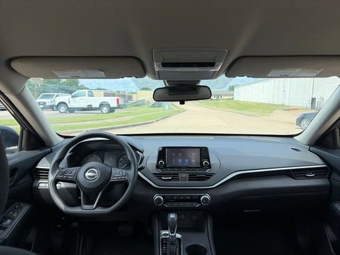 Used 2024 Nissan Altima 2.5 S FWD image 22