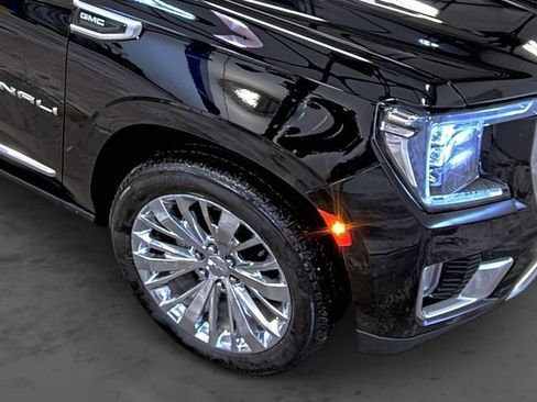 Used 2022 GMC Yukon Denali w/ Denali Ultimate Package AWD/4WD image 15
