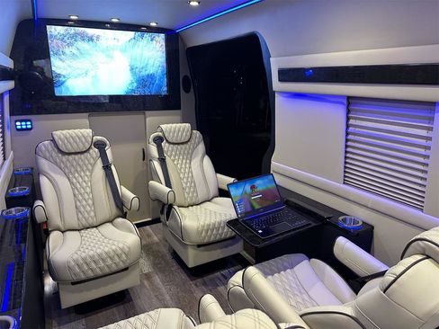 Used 2020 Mercedes-Benz Sprinter 3500 image 28