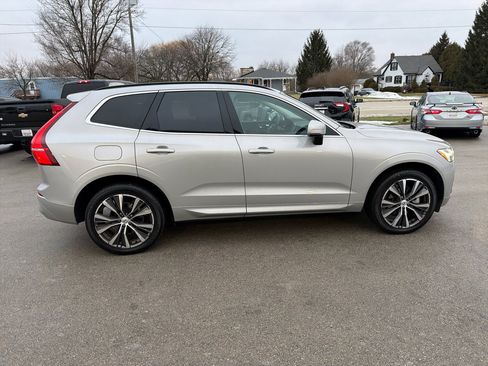 Used 2022 Volvo XC60 B5 Momentum w/ Climate Package image 9