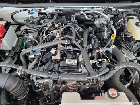 Used 2025 Toyota 4Runner SR5 AWD/4WD image 28