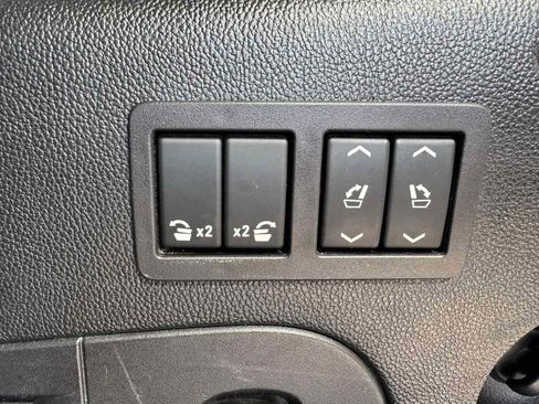 Used 2019 Chevrolet Suburban Premier RWD image 30