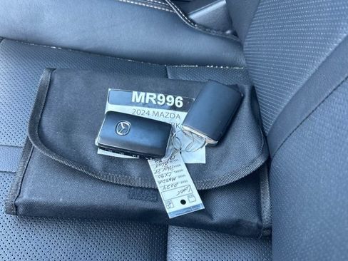 Used 2024 MAZDA CX-90 Plug-In Hybrid w/ Preferred AWD/4WD image 4
