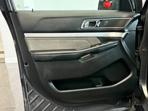 Used 2017 Ford Explorer XLT w/ Equipment Group 202A image 7