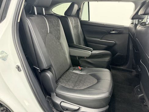 Used 2024 Toyota Highlander XLE image 25