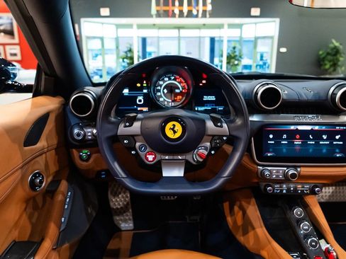 Used 2020 Ferrari Portofino image 27