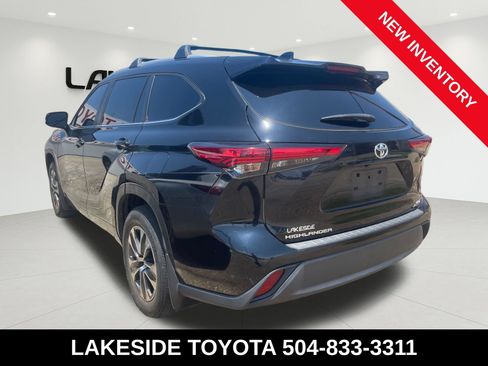 Used 2023 Toyota Highlander XLE FWD image 6