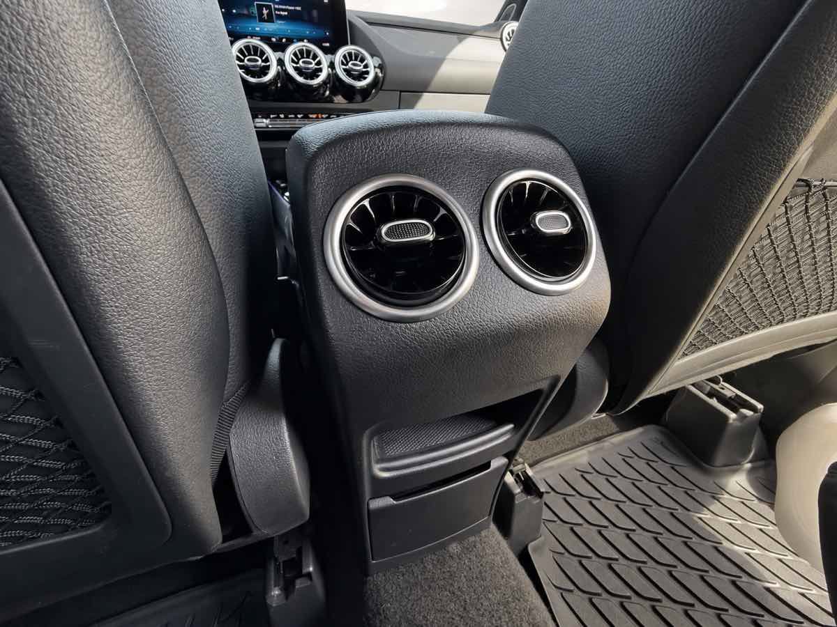 Used 2021 Mercedes-Benz GLA 250 4MATIC image 33