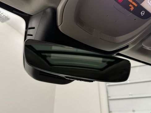 Certified 2023 Volvo XC60 B5 Ultimate w/ Climate Package image 20