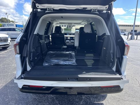 New 2025 Lincoln Navigator Reserve image 5