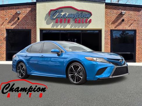 Used 2018 Toyota Camry XSE FWD image 1