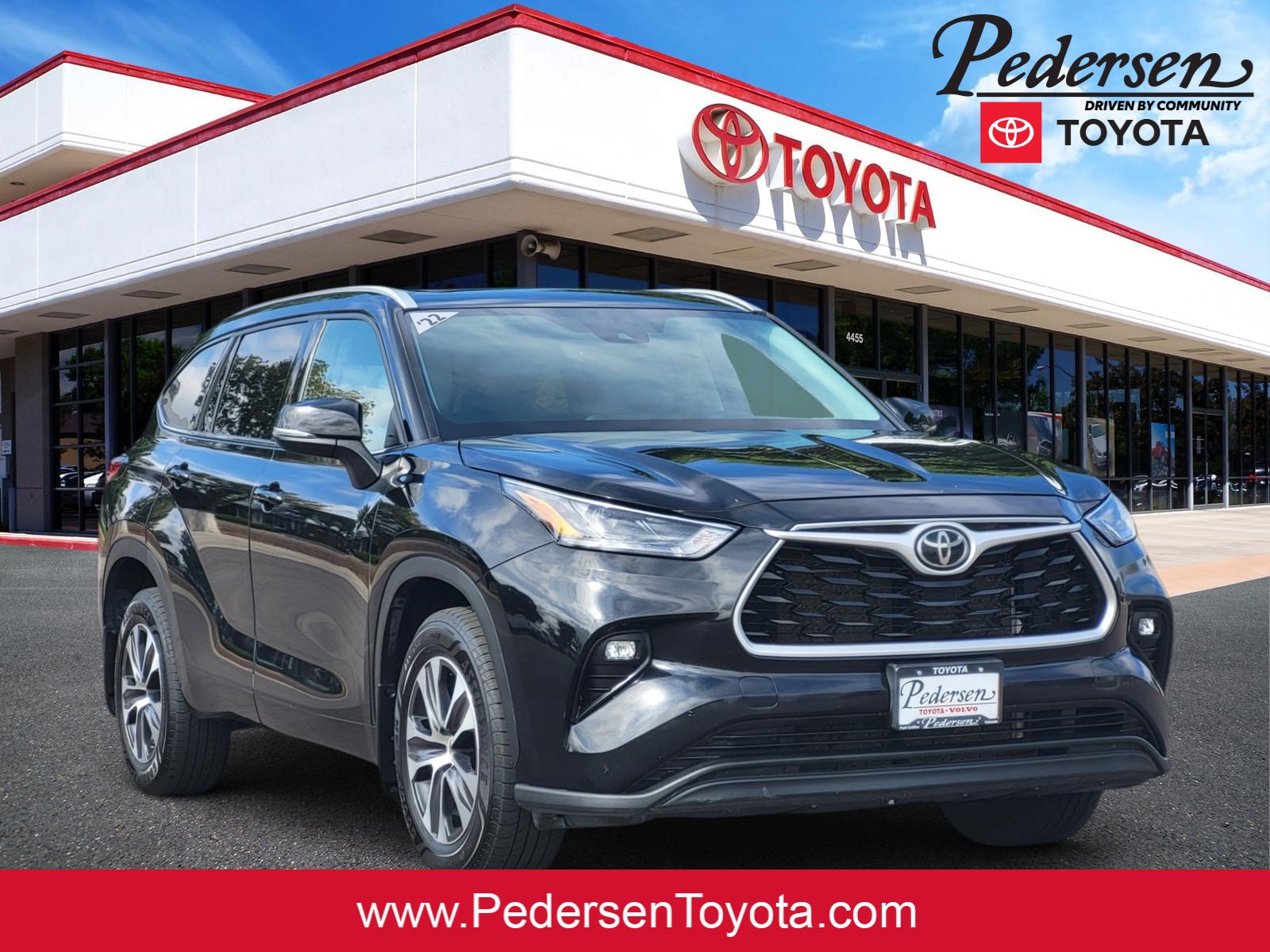 Used 2022 Toyota Highlander XLE AWD/4WD image 1