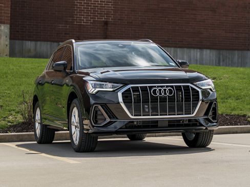 Used 2023 Audi Q3 2.0T Premium Plus w/ Premium Plus Package AWD/4WD image 1