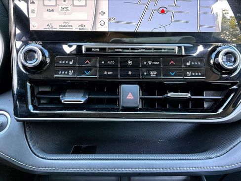 Used 2021 Toyota Highlander Limited FWD image 19