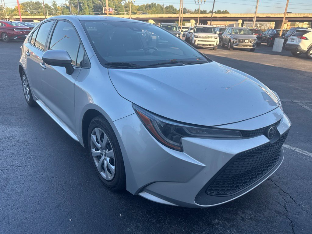 Used 2022 Toyota Corolla LE FWD image 3