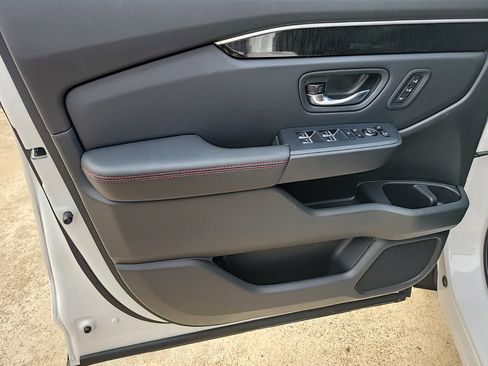 New 2025 Honda Pilot Black Edition image 13