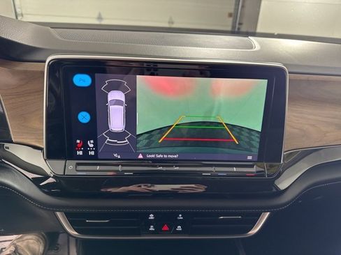 Used 2025 Volkswagen Atlas SE image 34