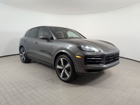 Certified 2025 Porsche Cayenne E-Hybrid AWD/4WD image 7