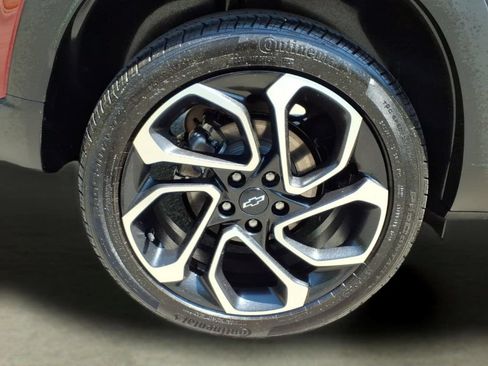 Certified 2025 Chevrolet Trax RS w/ Driver Confidence Package FWD image 32