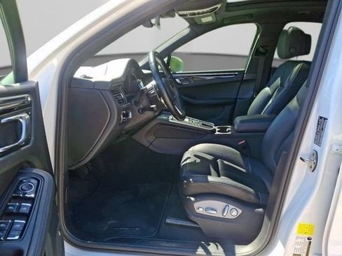 Used 2020 Porsche Macan AWD/4WD image 16