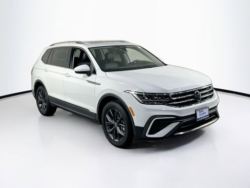 Used 2022 Volkswagen Tiguan SE image 3