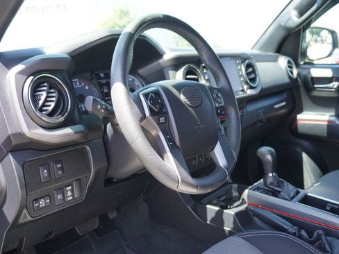 Used 2022 Toyota Tacoma TRD Off-Road w/ Technology Package AWD/4WD image 23