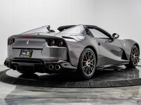 Used 2022 Ferrari 812 GTS RWD image 21