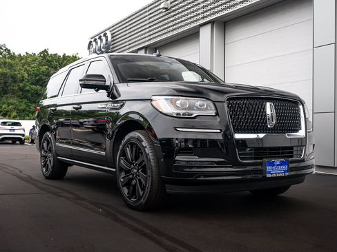 Used 2023 Lincoln Navigator Reserve AWD/4WD image 1