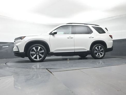 Used 2025 Honda Pilot Touring image 29