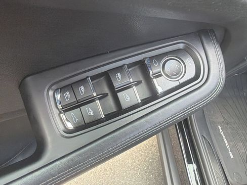 Used 2024 Porsche Macan AWD/4WD image 15