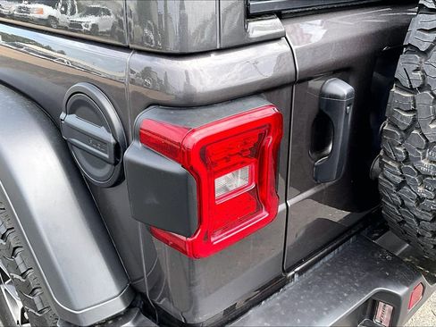 Used 2025 Jeep Wrangler Unlimited Rubicon AWD/4WD image 31