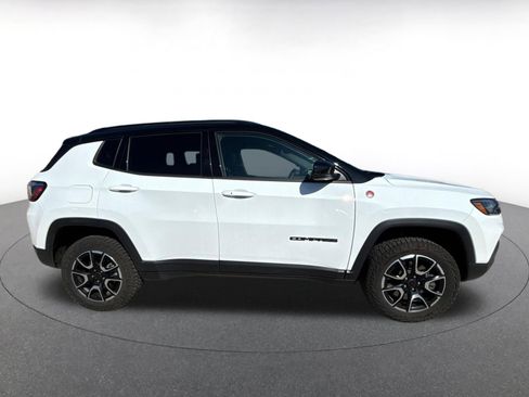 Used 2025 Jeep Compass Trailhawk image 23