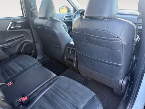 Used 2024 Mitsubishi Outlander SE Black Edition image 28