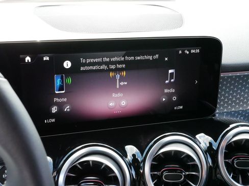 Used 2025 Mercedes-Benz GLB 250 4MATIC image 22