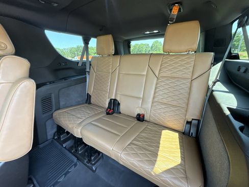 Certified 2023 Cadillac Escalade ESV Premium Luxury AWD/4WD image 23