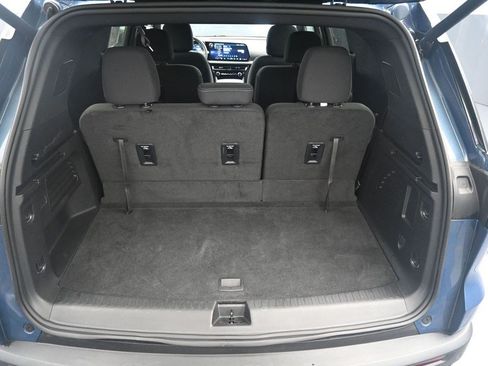 Used 2024 Chevrolet Traverse LT w/ Midnight/Sport Edition FWD image 9