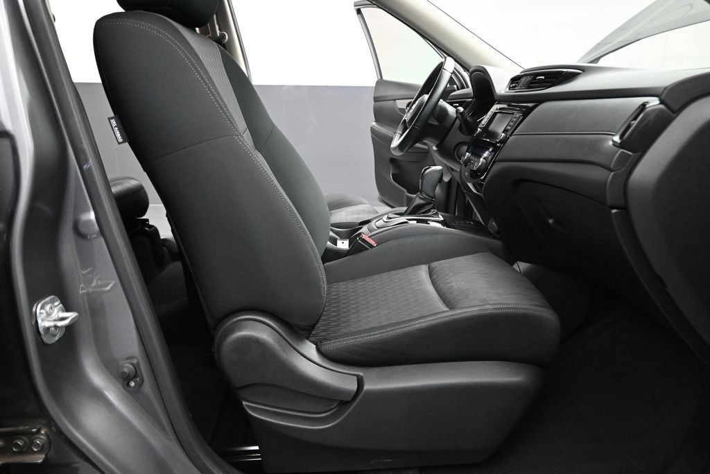 Used 2019 Nissan Rogue SV w/ Premium Package FWD image 15