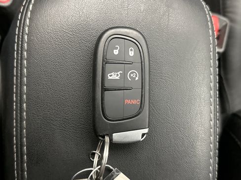 Used 2021 Jeep Cherokee Limited w/ Mopar Interior Package AWD/4WD image 10